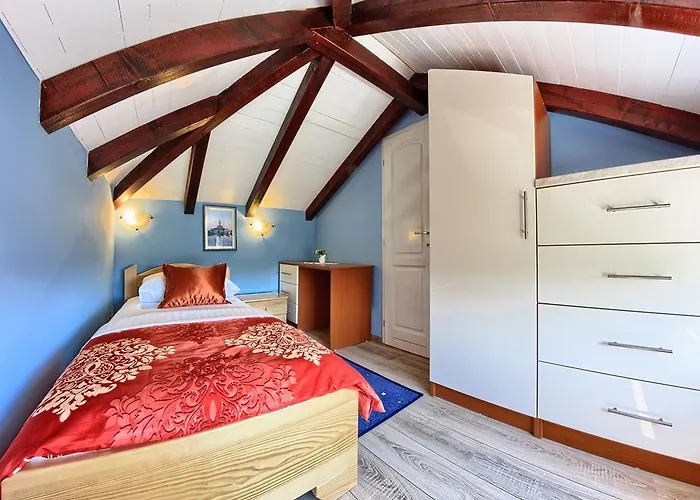 Renata * 特罗吉尔