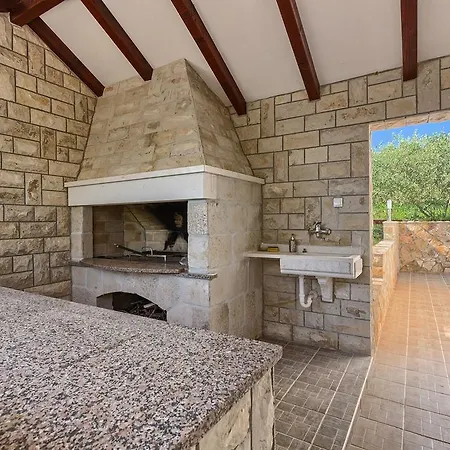 Βίλα Renata Τρογκίρ